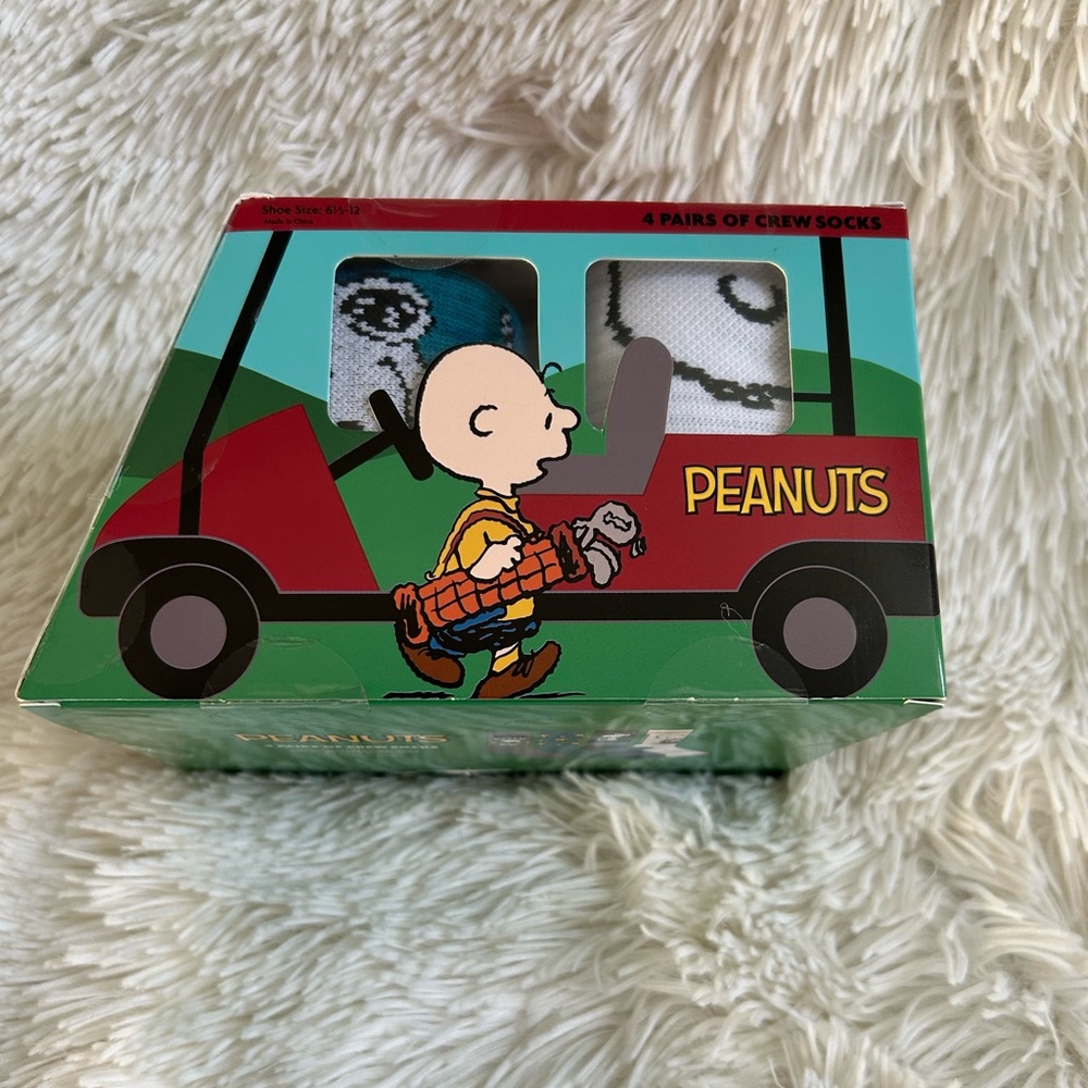 4 Pairs of Peanuts Men’s Golf Crew Socks